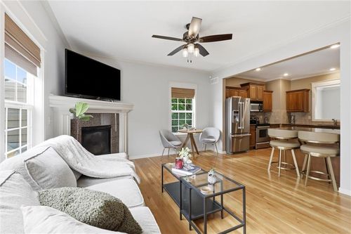 2901 Gentry Park, North Kansas City, MO, 64116-2915 | Card Image