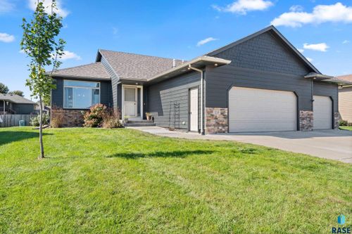 213 S Sunshine Ave, Brandon, SD, 57005-1695 | Card Image