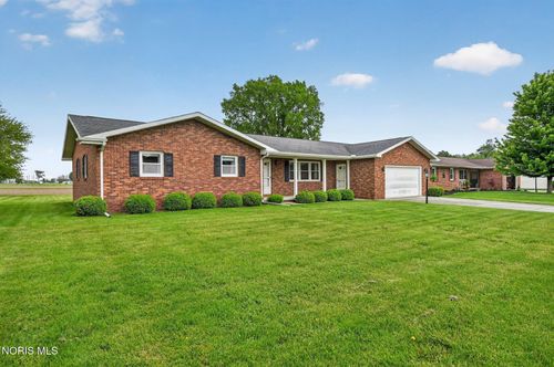 755 Nickie Ln, Fostoria, OH, 44830-3364 | Card Image