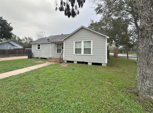 502 E Church St, El Campo, TX, 77437-3504 | Card Image