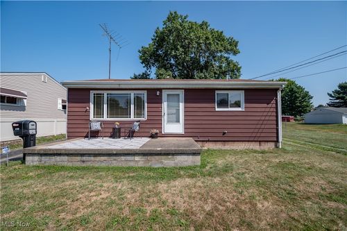 528 Hyatt Ave, Campbell, OH, 44405-1442 | Card Image