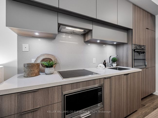 1003 - 8 Eglinton Ave E, Condo with 1 bedrooms, 1 bathrooms and null parking in Toronto ON | Image 17