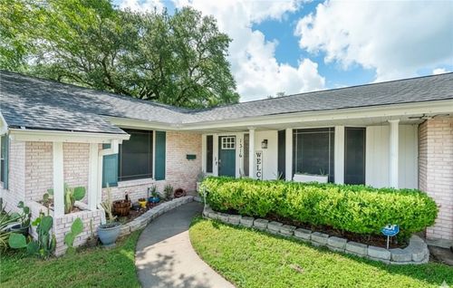 1316 Washington Dr, Alice, TX, 78332-3734 | Card Image