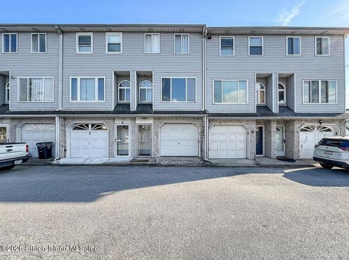 18 Patty Ct, Staten Island, NY, 10312-2458 | Card Image