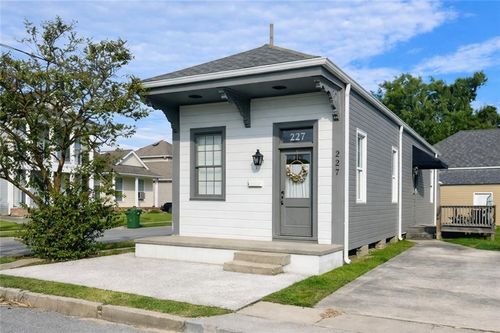 227 2nd St, Gretna, LA, 70053-5332 | Card Image