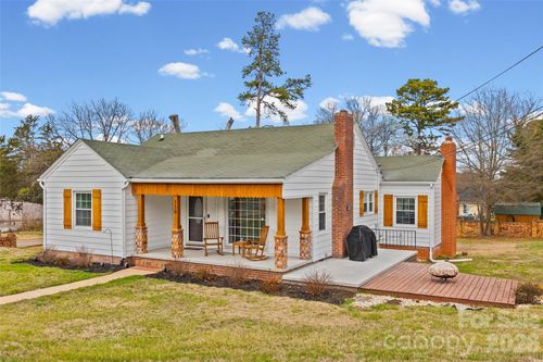 110 W Henry St, Belmont, NC, 28012-2523 | Card Image