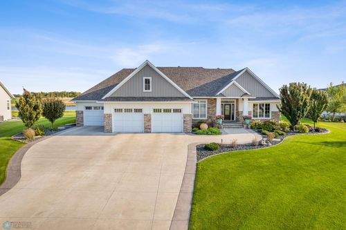 417 Trent Jones Dr, Oxbow, ND, 58047-7203 | Card Image