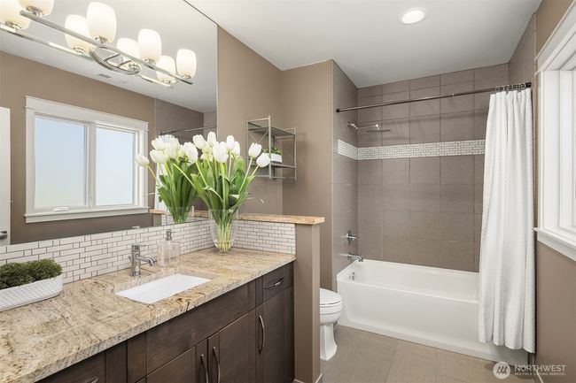 212 5 Th Ave W, House other with 4 bedrooms, 4 bathrooms and 4 parking in Kirkland WA | Image 27