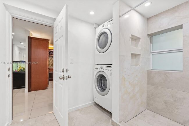 6800 Sw 26 Th St, House other with 2 bedrooms, 3 bathrooms and null parking in Miramar FL | Image 13