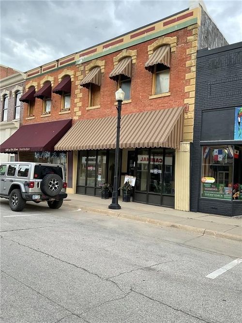 110 E Main St, Chanute, KS, 66720-1834 | Card Image