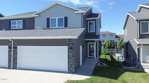 517 La Paz Avenue, Bismarck, ND, 58503 | Card Image