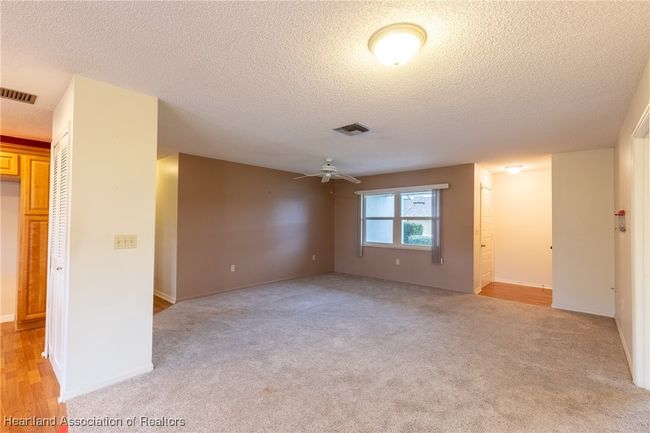 321 Grove Cir, Condo with 2 bedrooms, 2 bathrooms and null parking in AVON PARK FL | Image 4
