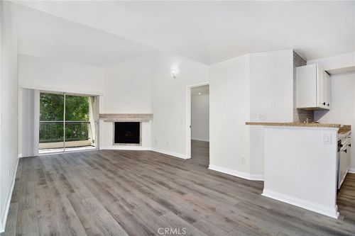 307-21500 Burbank Blvd, Woodland Hills, CA, 91367-6810 | Card Image