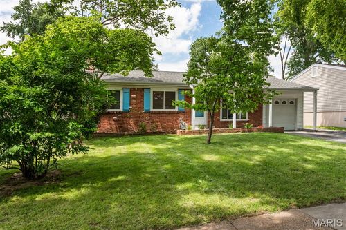 2859 Foxwood Dr, Maryland Heights, MO, 63043-1767 | Card Image