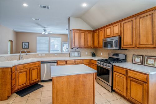 19321 Gale Meadow Dr, Pflugerville, TX, 78660-2957 | Card Image