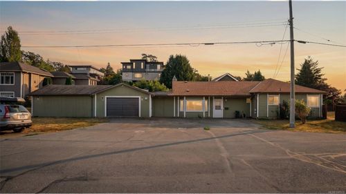 9 Camden Ave, Victoria, BC, V8Z1P6 | Card Image