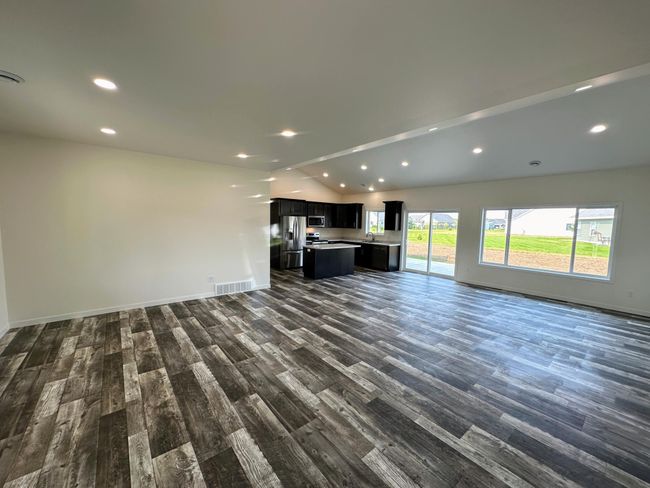 Living/Dining/Kitchen | Image 8
