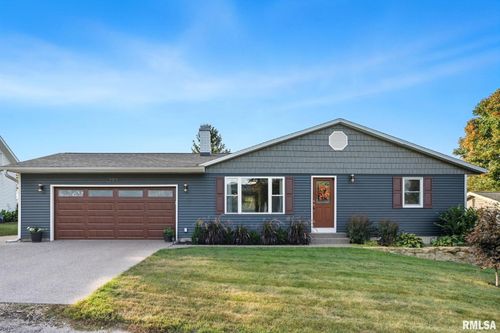 205 W Oak St, Long Grove, IA, 52756-7708 | Card Image