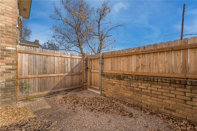 1355 S 11 Th St, Condo with 2 bedrooms, 3 bathrooms and null parking in Waco TX | Image 11