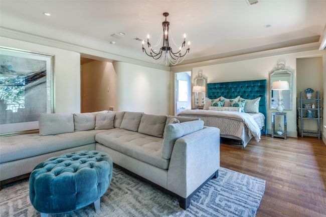 Primary Bedroom has large sitting area | Image 18