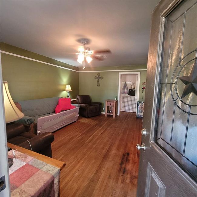 2117 Hickory Ln, House other with 4 bedrooms, 2 bathrooms and 2 parking in Pasadena TX | Image 4