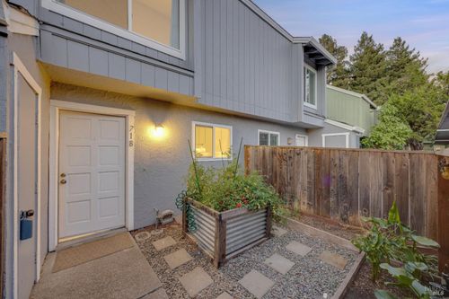 718 Racquet Club Cir, Rohnert Park, CA, 94928-2515 | Card Image