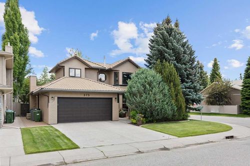 375 Woodbriar Cir Sw, Calgary, AB, T2W5Z1 | Card Image