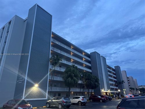 apt-404-420 Ne 12th Ave, Hallandale Beach, FL, 33009-4568 | Card Image