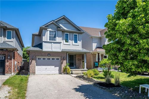 610 S Haven Dr, Waterloo, ON, N2K4M2 | Card Image