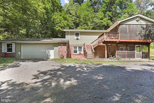 216 English Muffin Way, BERKELEY SPRINGS, WV, 25411-3121 | Card Image