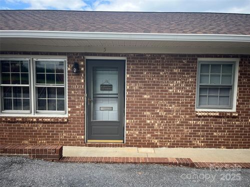525 12th St Sw, Hickory, NC, 28602-2500 | Card Image