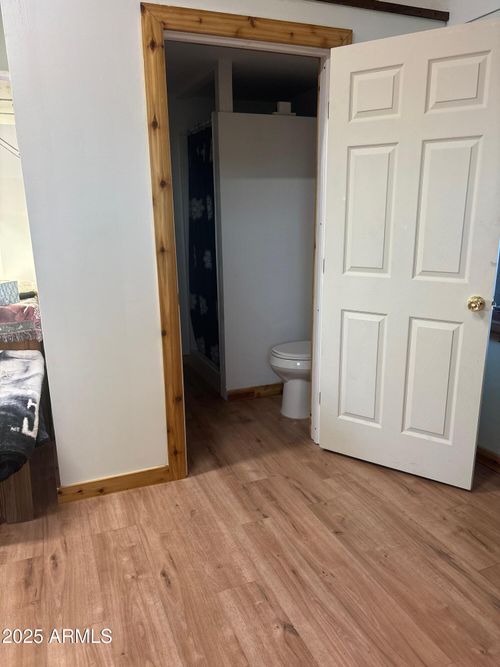 1565 Pumpkin Patch Rd, Winslow, AZ, 86047 | Card Image