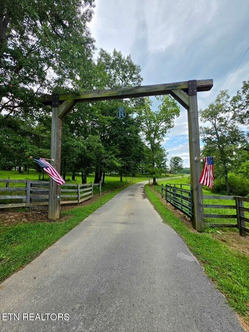1041 Walt Reed Rd, Grandview, TN, 37337-5639 | Card Image