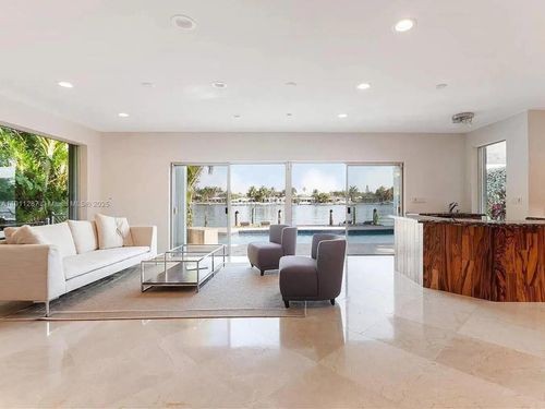 565 N Shore Dr, Miami Beach, FL, 33141-2431 | Card Image