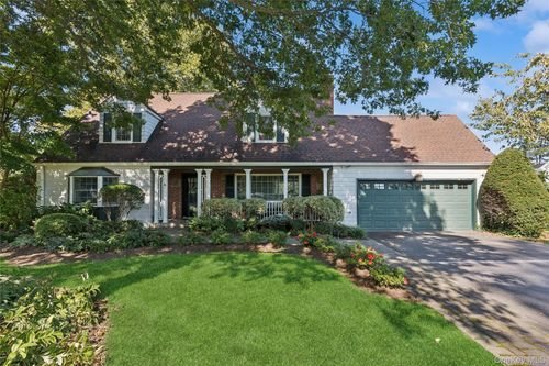4 Briarcliff Place, Huntington, NY, 11743 | Card Image