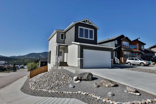 8618 25 Avenue, Coleman, AB, T0K0M0 | Card Image