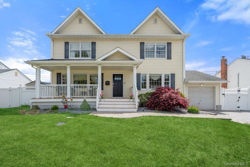 47 Syosset Cir, Syosset, NY, 11791-4809 | Card Image
