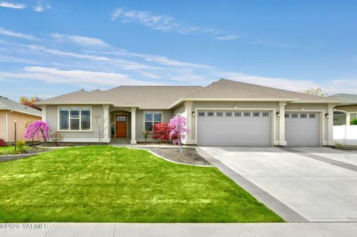 214 S 92nd Ave, Yakima, WA, 98908-9361 | Card Image