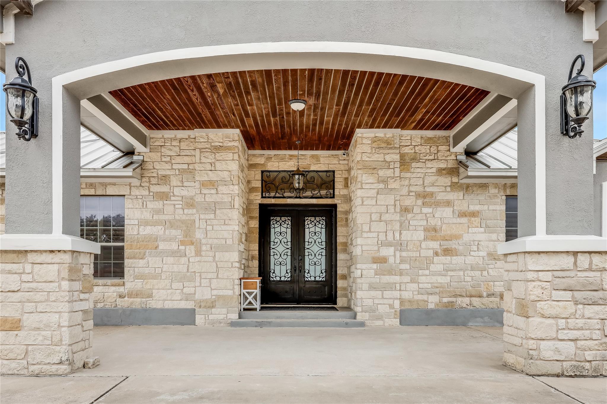 Residential in Point Venture 5