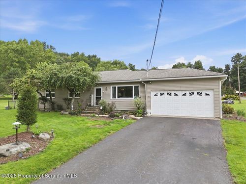 9 Overbrook Est, Dallas, PA, 18612-8706 | Card Image