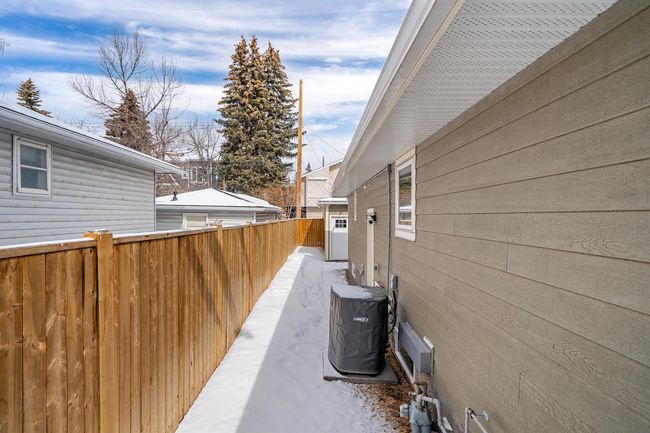 2231 38 St Sw, House detached with 4 bedrooms, 3 bathrooms and 4 parking in Calgary AB | Image 31