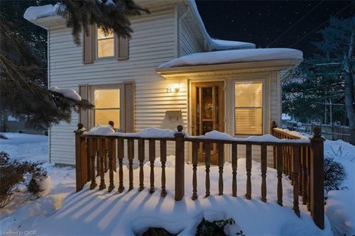 26 Chestnut St, Fonthill, ON, L3E0K3 | Card Image