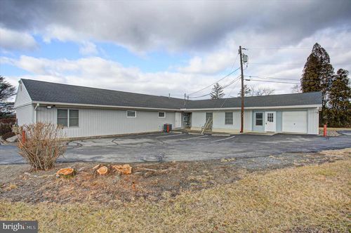 11703 Molly Pitcher Hwy, GREENCASTLE, PA, 17225-9044 | Card Image