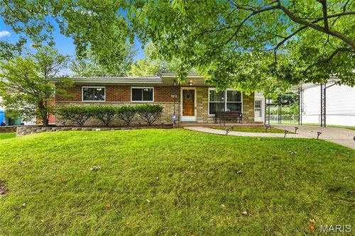 1790 Bobbinray Ave, Florissant, MO, 63031-6304 | Card Image