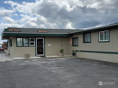 12525 W Sunset Hwy, Airway Heights, WA, 99001-9457 | Card Image