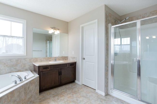 32 Drake Landing Hill, House other with 3 bedrooms, 3 bathrooms and 4 parking in Okotoks AB | Image 26