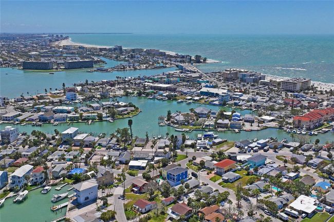 13123 4 Th St E, House other with 2 bedrooms, 1 bathrooms and null parking in Madeira Beach FL | Image 15