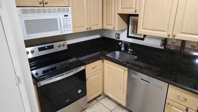 APT-203 - 4156 Inverrary Dr, Condo with 1 bedrooms, 1 bathrooms and null parking in Lauderhill FL | Image 4