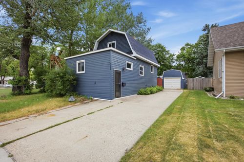 1306 18th St S, Fargo, ND, 58103-3828 | Card Image