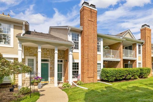 71-56472 Chesapeake Trl, Shelby Township, MI, 48316-5040 | Card Image